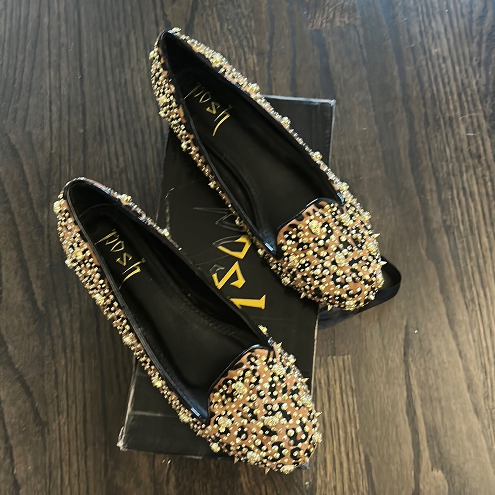 Gorgeous Posh flats! Leopard, spikes and skulls...oh my ✨